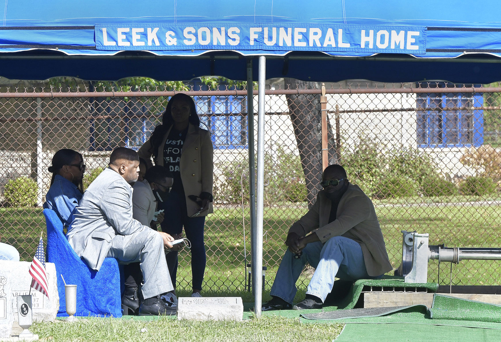 102021-blm-loc-12daygraveside